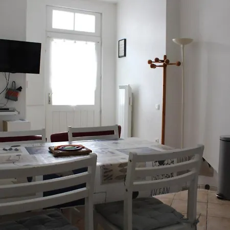 Cosy Au Coeur De La Rochelle, 2 Chambres, Proche Commerces, Wifi, Local Velo - Fr-1-246-493 Appartamento *
